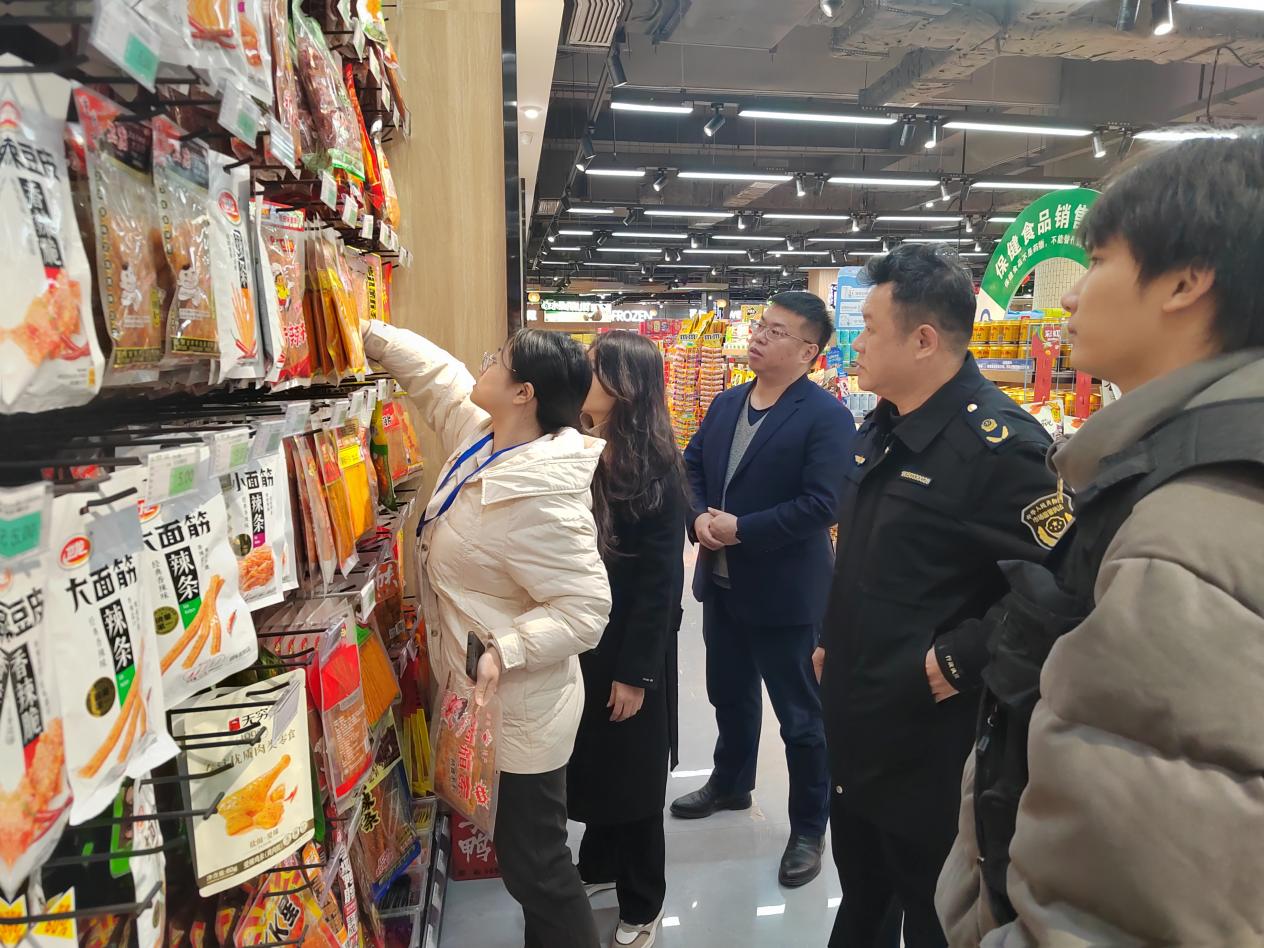 邵阳市北塔区 持续开展“年关守护”行动 筑牢预包装食品安全“防护网”
